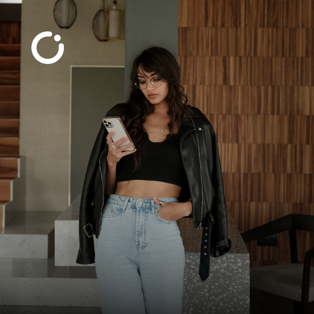 Smart Love in a Swipe-Right World: A Woman’s Guide to Online Dating - image featured